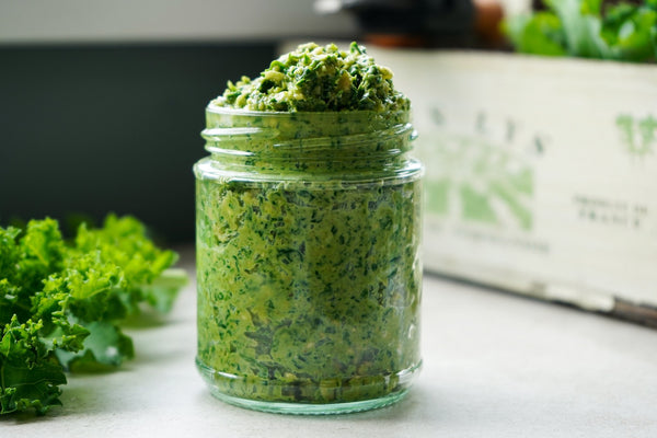 Fresh Kale and Cashew Vegan Pesto - Hanna Sillitoe